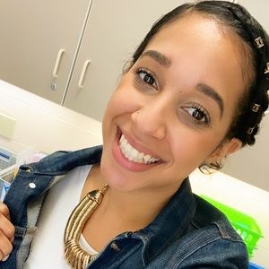 Meet your Posher, Monique